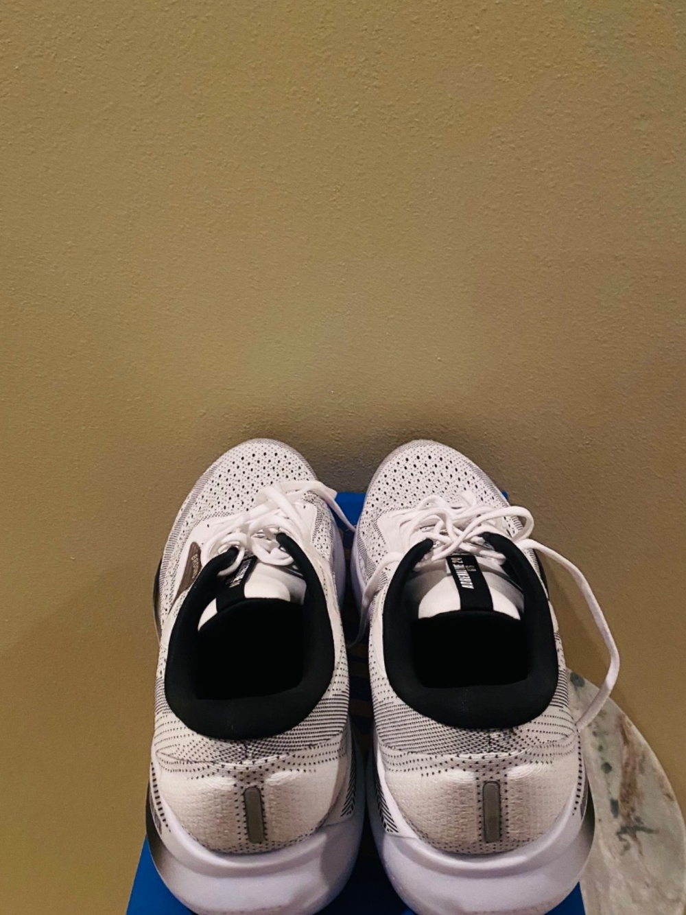 Brooks adrenaline GTS 24 size 14 Brooks Men's White and Black Athletic Shoes - Picture 4 of 8